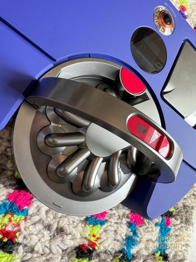 Test du Dyson 360 Vis Nav : le dandy aussi puissant que frustrant